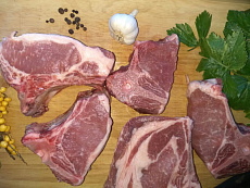 Корейка вольерного кабана на кости