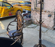 Вешалка напольная из рога оленя